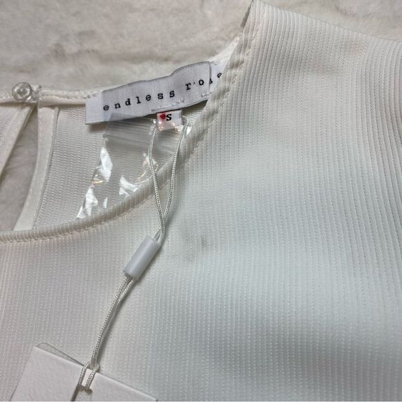 Endless Rose White Pleated Puff Sleeve Top New With Tags Size Small - Picture 8 of 12